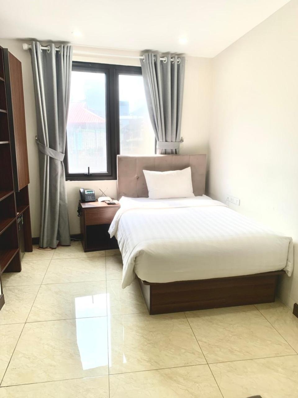 K Business 1 Hotel My Dinh 미딩 Ханой Экстерьер фото